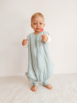 Śpiworek do spania z nogawkami | NATULINO® NATURALS LITTLE WALKERS | seledynowy |100% organic cotton GOTS | 21-24°C | 2-warstwowy, nieocieplony